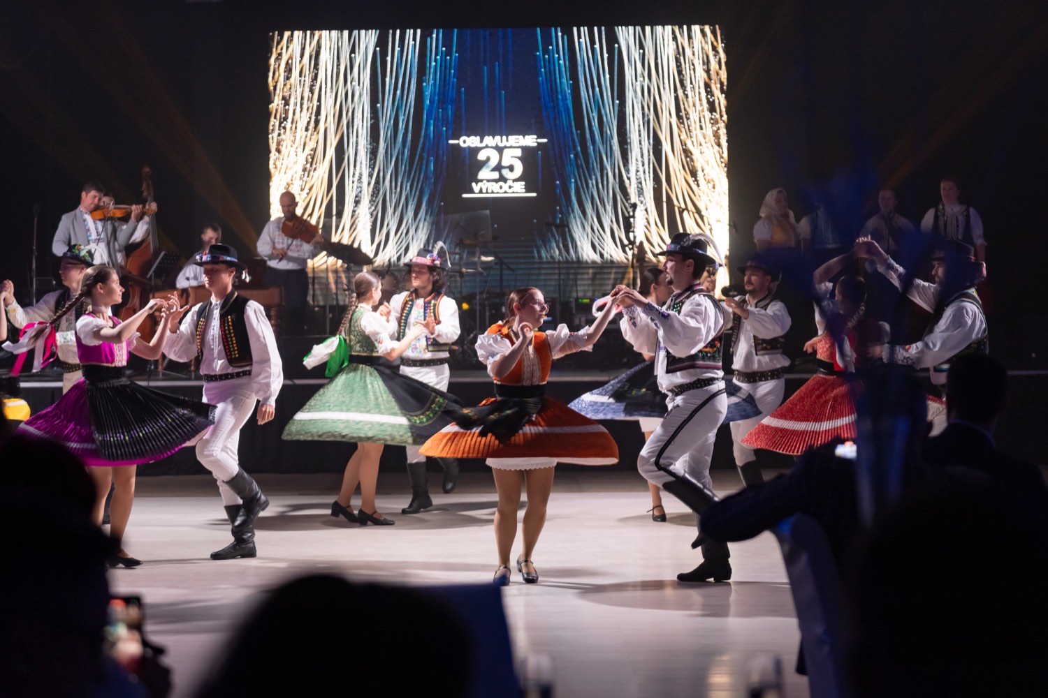 Folklórne vystúpenie na firemnej oslave 25. výročia